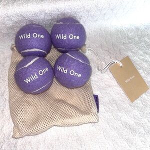 New 4 dog play balls in Mesh Bag